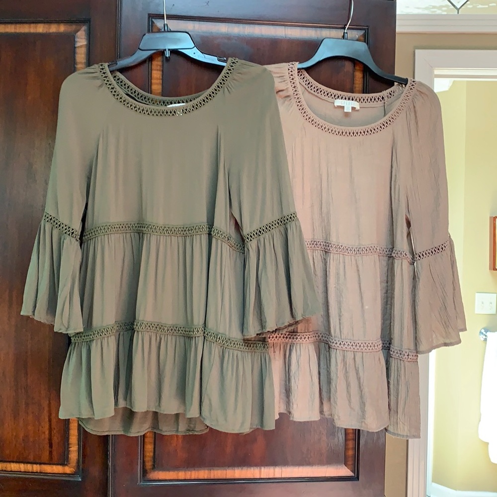 SET OF TWO SPENSE PULLOVER TOPS  MEDIUM